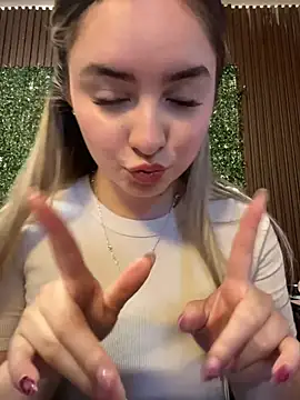 imlindapink online show from July 23, 2026, 7:01 pm
