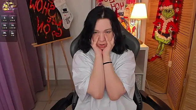 fiamoory online show from December 10, 2024, 4:24 am