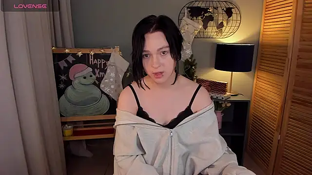 fiamoory online show from December 22, 2024, 4:39 am