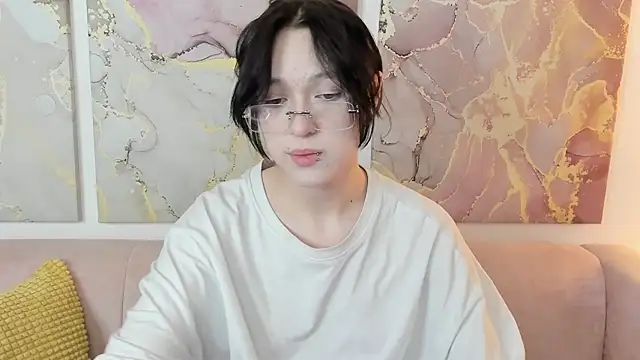 fiamoory online show from March 15, 2026, 4:07 am