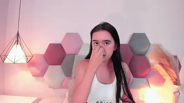 LaraGoldd online show from November 14, 2025, 10:40 pm