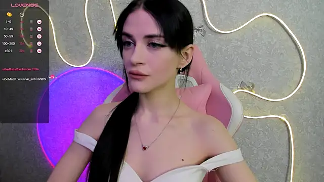 Molly Crystall online show from May 12, 2026, 2:52 am
