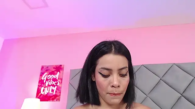 SaraSchmitt online show from March 8, 2025, 7:20 pm