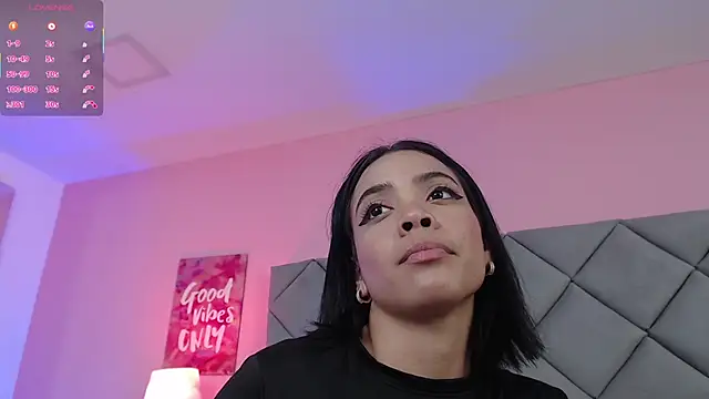 SaraSchmitt online show from March 18, 2025, 7:10 pm