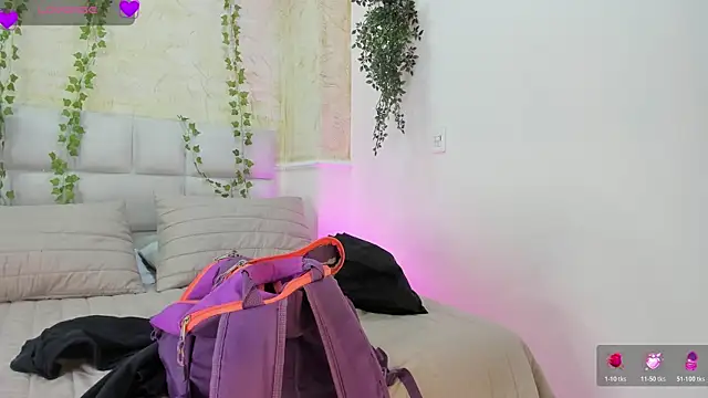 JulietaKane online show from June 25, 2026, 8:35 pm