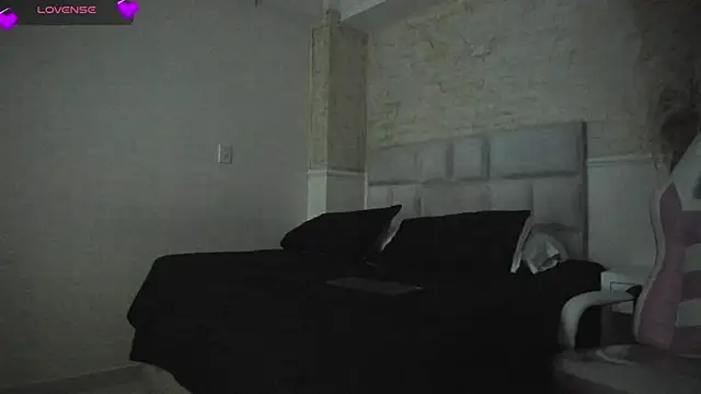 JulietaKane online show from July 22, 2026, 8:44 pm