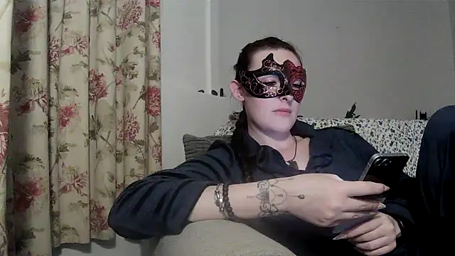 LexiSnowUK online show from April 13, 2026, 7:41 pm