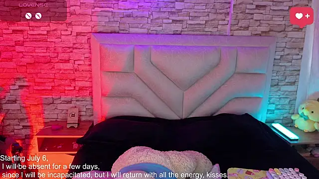  jade white  online show from June 12, 2026, 1:43 pm