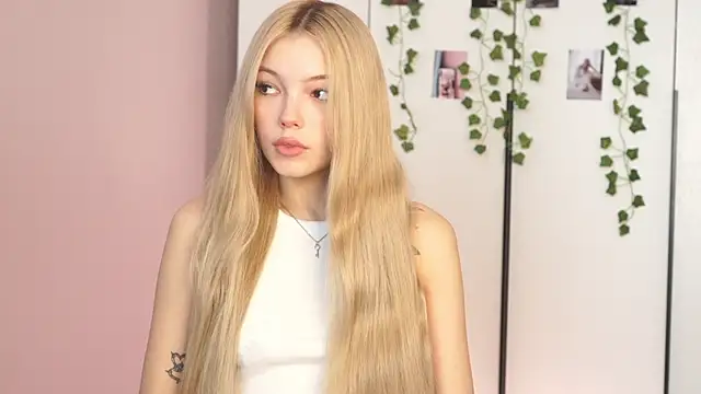 norakisses online show from April 30, 2026, 8:09 am