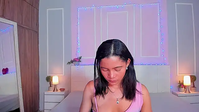 Snapshot of PenelopeShine chatting on January 11, 2025, 4:27 am PenelopeShine online show from January 11, 2025, 4:27 am