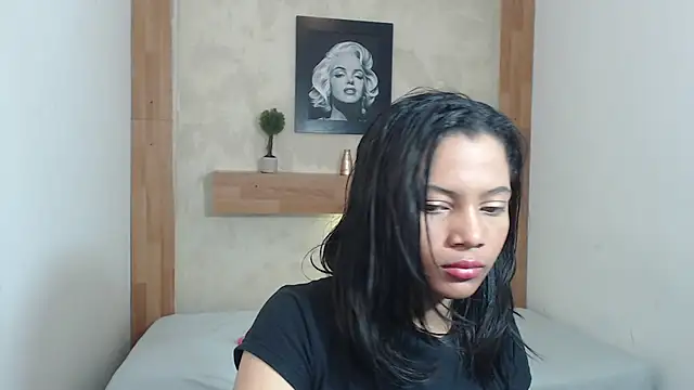 Snapshot of PenelopeShine chatting on January 14, 2025, 4:25 am PenelopeShine online show from January 14, 2025, 4:25 am