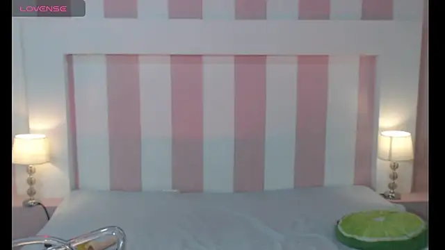 Snapshot of PenelopeShine chatting on February 24, 2025, 4:38 am PenelopeShine online show from February 24, 2025, 4:38 am