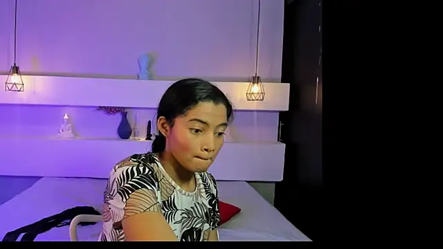 Snapshot of PenelopeShine chatting on March 9, 2025, 5:22 am PenelopeShine online show from March 9, 2025, 5:22 am
