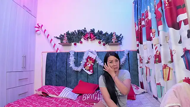 Julia Ahnn online show from January 2, 2025, 6:34 pm