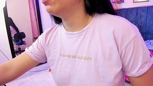 Julia Ahnn online show from February 24, 2025, 8:36 pm