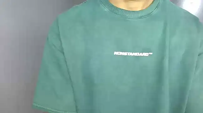 Snapshot of latino_hotxxx chatting on January 3, 2025, 4:00 am latino hotxxx online show from January 3, 2025, 4:00 am