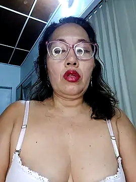 Snapshot of anniecoopeer chatting on January 8, 2025, 11:30 pm anniecoopeer online show from January 8, 2025, 11:30 pm
