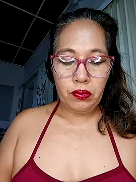Snapshot of anniecoopeer chatting on January 26, 2025, 12:01 pm anniecoopeer online show from January 26, 2025, 12:01 pm