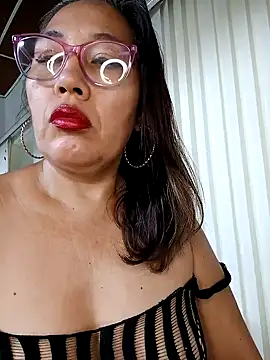 Snapshot of anniecoopeer chatting on February 8, 2025, 3:53 pm anniecoopeer online show from February 8, 2025, 3:53 pm