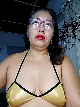 Snapshot of anniecoopeer chatting on February 15, 2025, 12:01 pm anniecoopeer online show from February 15, 2025, 12:01 pm