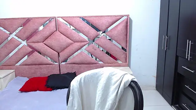 moan sex2 online show from May 11, 2026, 3:34 am