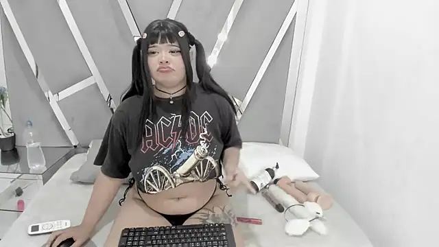 kittyhtx online show from March 18, 2025, 4:47 am