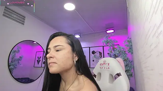 Snapshot of Tiara_rr chatting on February 14, 2026, 3:58 am Tiara rr online show from February 14, 2026, 3:58 am