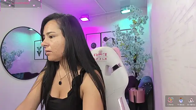 Snapshot of Tiara_rr chatting on March 6, 2026, 3:36 am Tiara rr online show from March 6, 2026, 3:36 am