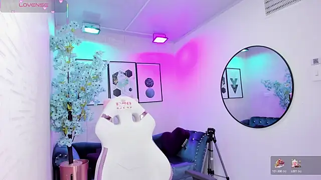 Snapshot of Tiara_rr chatting on March 21, 2026, 3:44 am Tiara rr online show from March 21, 2026, 3:44 am