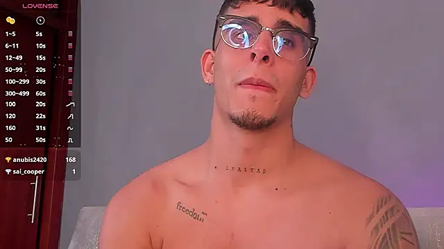 Snapshot of iamcamiloo_ chatting on January 2, 2025, 1:49 am iamcamiloo  online show from January 2, 2025, 1:49 am