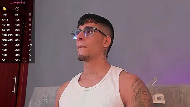 Snapshot of iamcamiloo_ chatting on January 4, 2025, 4:01 am iamcamiloo  online show from January 4, 2025, 4:01 am