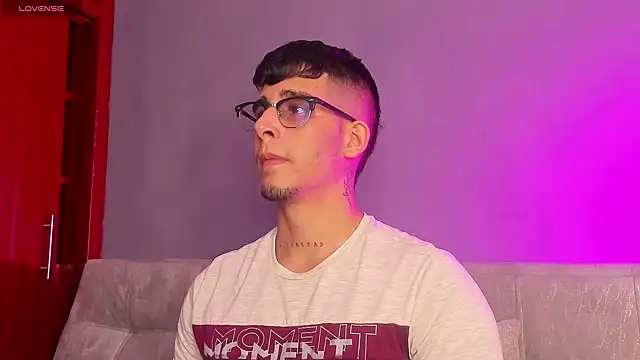 Snapshot of iamcamiloo_ chatting on January 13, 2025, 5:23 am iamcamiloo  online show from January 13, 2025, 5:23 am