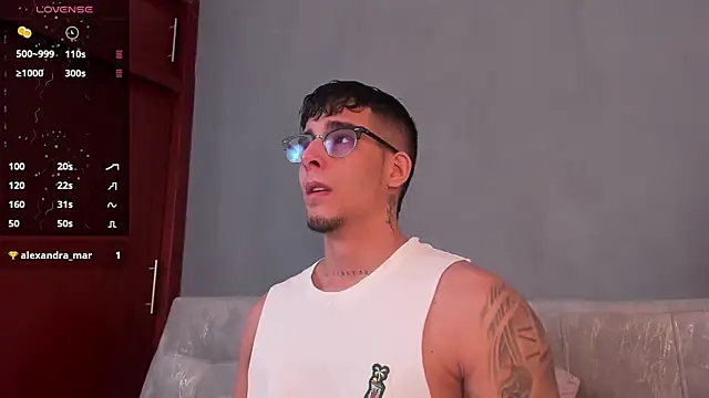 Snapshot of iamcamiloo_ chatting on January 15, 2025, 9:45 am iamcamiloo  online show from January 15, 2025, 9:45 am