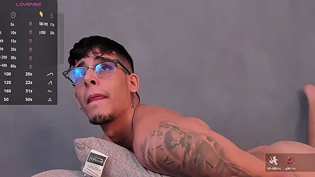 Snapshot of iamcamiloo_ chatting on January 16, 2025, 10:21 am iamcamiloo  online show from January 16, 2025, 10:21 am