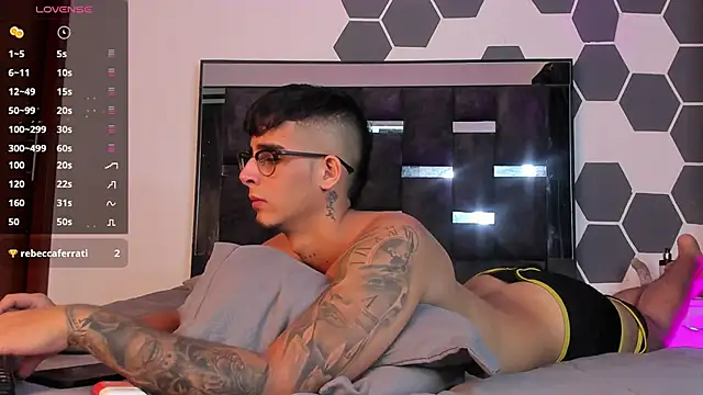 Snapshot of iamcamiloo_ chatting on February 1, 2025, 8:29 am iamcamiloo  online show from February 1, 2025, 8:29 am