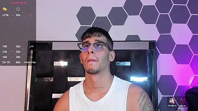 Snapshot of iamcamiloo_ chatting on February 7, 2025, 4:37 am iamcamiloo  online show from February 7, 2025, 4:37 am