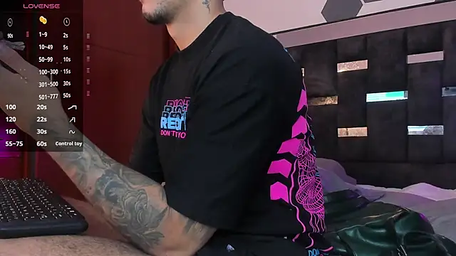 Snapshot of iamcamiloo_ chatting on February 8, 2025, 4:36 am iamcamiloo  online show from February 8, 2025, 4:36 am