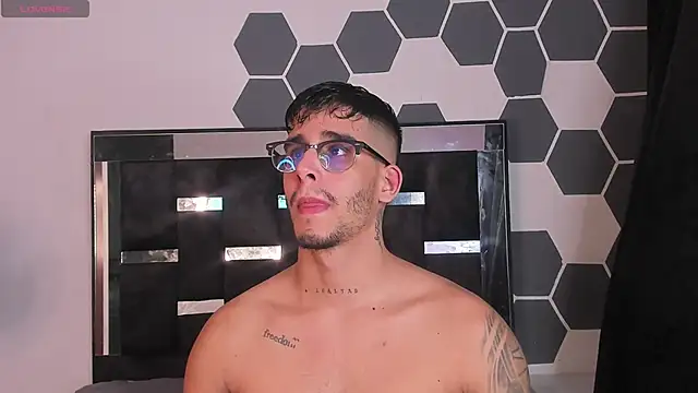 Snapshot of iamcamiloo_ chatting on February 15, 2025, 4:58 am iamcamiloo  online show from February 15, 2025, 4:58 am