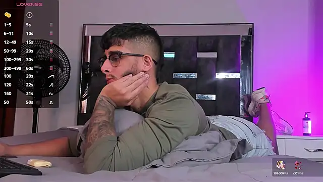 Snapshot of iamcamiloo_ chatting on February 19, 2025, 3:06 am iamcamiloo  online show from February 19, 2025, 3:06 am