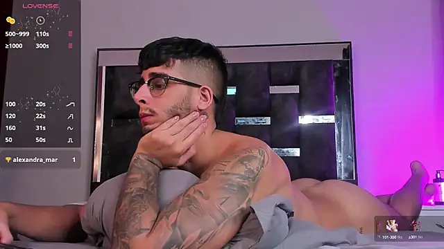 Snapshot of iamcamiloo_ chatting on February 19, 2025, 6:11 am iamcamiloo  online show from February 19, 2025, 6:11 am