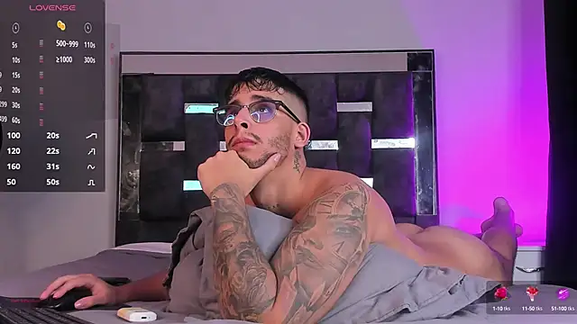 Snapshot of iamcamiloo_ chatting on February 23, 2025, 1:35 am iamcamiloo  online show from February 23, 2025, 1:35 am