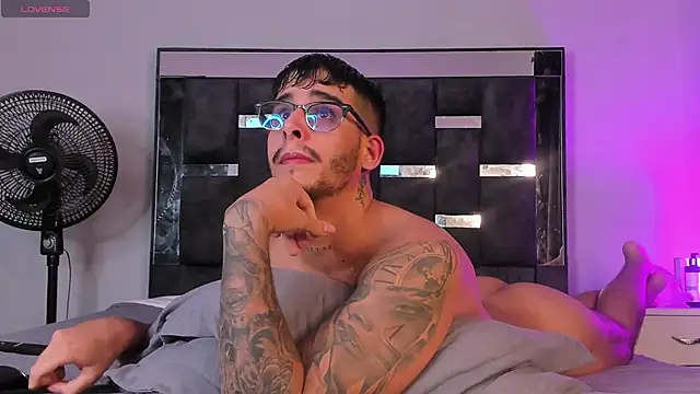 Snapshot of iamcamiloo_ chatting on February 28, 2025, 4:21 am iamcamiloo  online show from February 28, 2025, 4:21 am