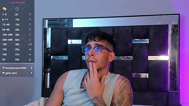 Snapshot of iamcamiloo_ chatting on March 4, 2025, 4:38 am iamcamiloo  online show from March 4, 2025, 4:38 am