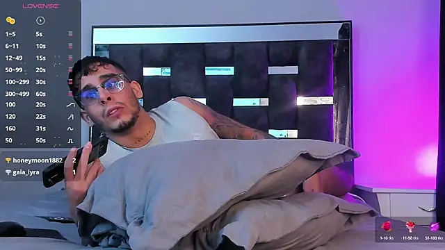 Snapshot of iamcamiloo_ chatting on March 4, 2025, 7:41 am iamcamiloo  online show from March 4, 2025, 7:41 am