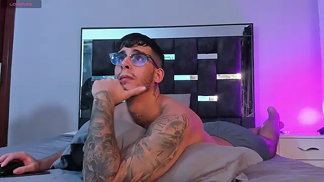 Snapshot of iamcamiloo_ chatting on March 5, 2025, 9:48 pm iamcamiloo  online show from March 5, 2025, 9:48 pm