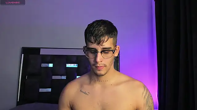 Snapshot of iamcamiloo_ chatting on March 15, 2025, 12:04 am iamcamiloo  online show from March 15, 2025, 12:04 am