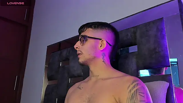 Snapshot of iamcamiloo_ chatting on March 17, 2025, 3:47 am iamcamiloo  online show from March 17, 2025, 3:47 am