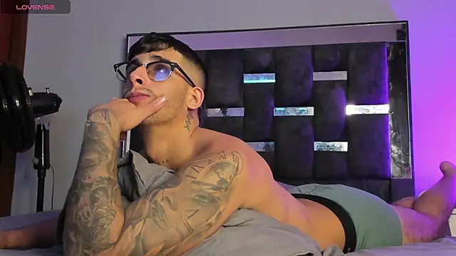 Snapshot of iamcamiloo_ chatting on March 18, 2025, 3:53 am iamcamiloo  online show from March 18, 2025, 3:53 am