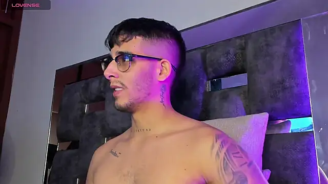 Snapshot of iamcamiloo_ chatting on March 19, 2025, 12:48 am iamcamiloo  online show from March 19, 2025, 12:48 am