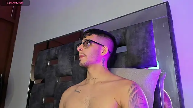 Snapshot of iamcamiloo_ chatting on March 19, 2025, 6:57 am iamcamiloo  online show from March 19, 2025, 6:57 am